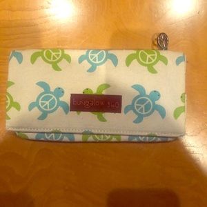 Bungalow 360 peace turtles wallet